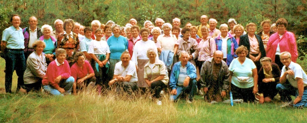 Über 50 und mehr Frauen und Männer zählten die Zerbster Bollenlatscher zeitweise, die sich seit nunmehr 30 Jahren jede Woche zum (Rad)Wandern treffen.