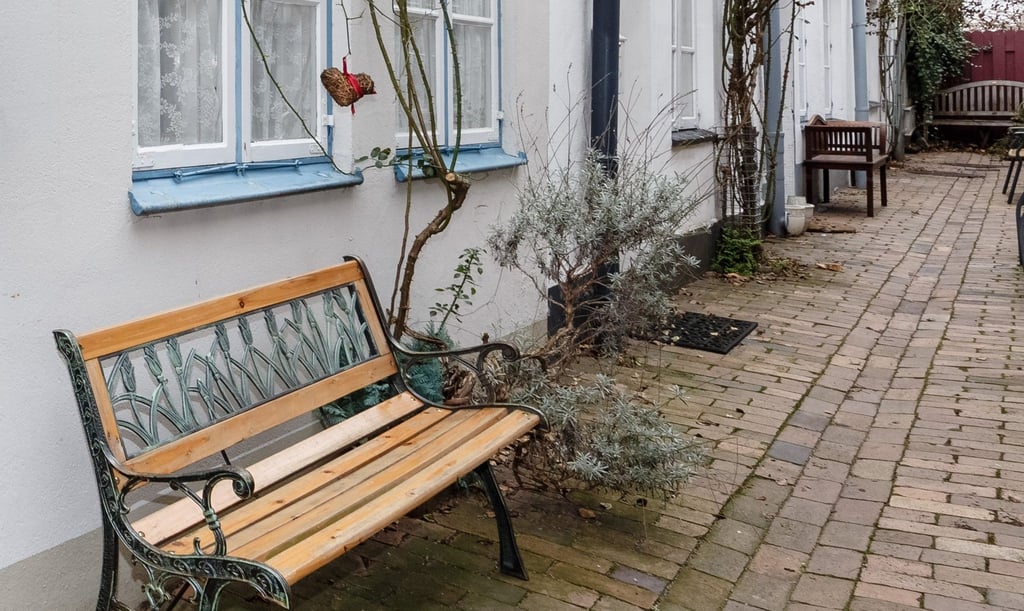 Wenn ein Ferienhaus dauerhaft bewohnt wird, obwohl dies rechtlich untersagt war, müssen für die Immobilie Einkommensteuern gezahlt werden.