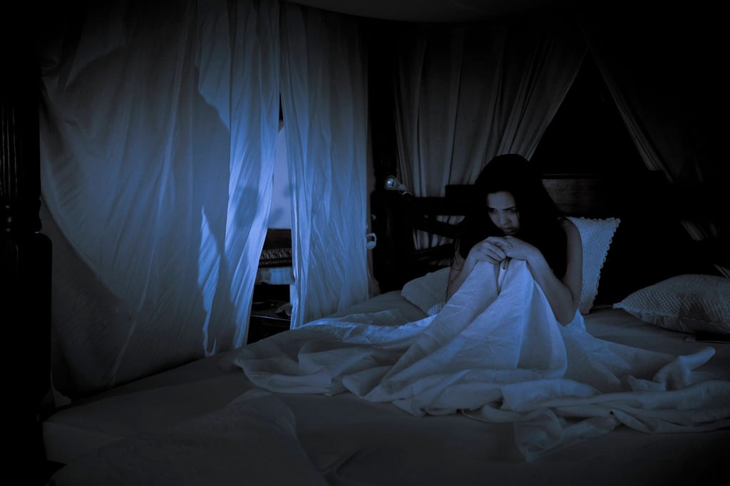 Schlaflos aus Furcht: Eine übersteigerte Angst vor Dunkelheit kann viele Ursachen haben.