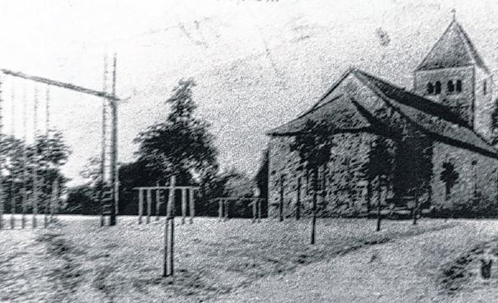 Beim Bau des Turn- und Spielplatz kamen eine Vielzahl von übereinander gestapelten Leichnamen zum Vorschein.