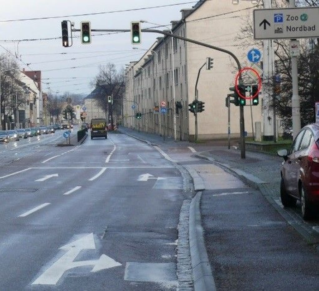 Der Grünpfeil an der Ampelanlage Trothaer Straße / Seebener Straße wird abgebaut.