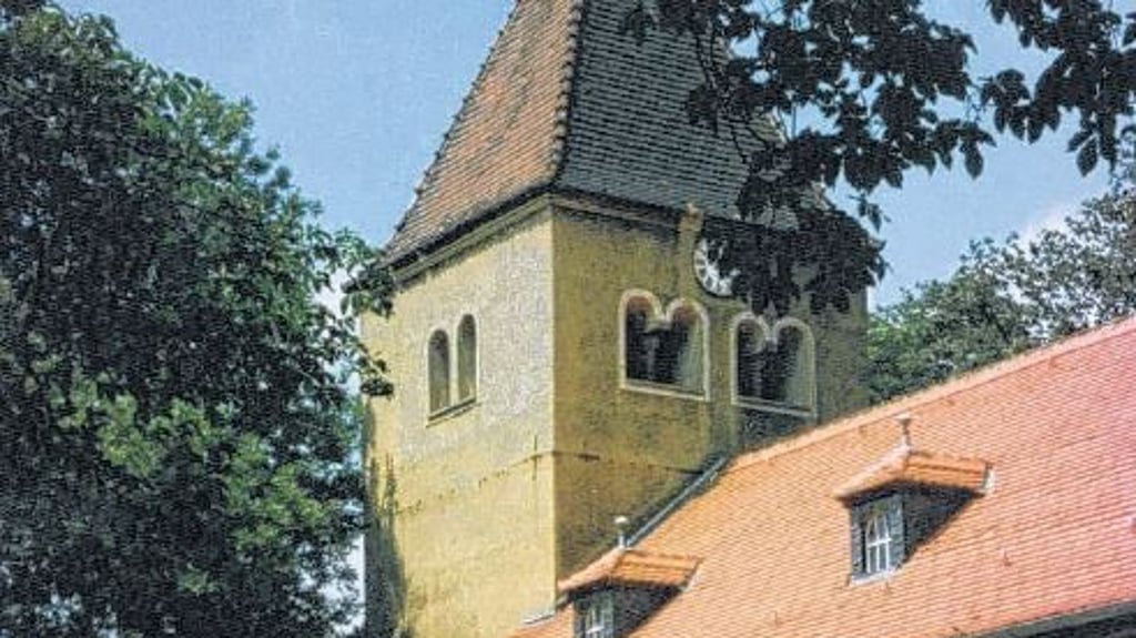 „Alter Friedhof“ an der Kirche in Rottmersleben.