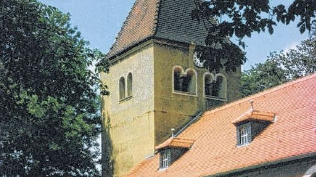 „Alter Friedhof“ an der Kirche in Rottmersleben.