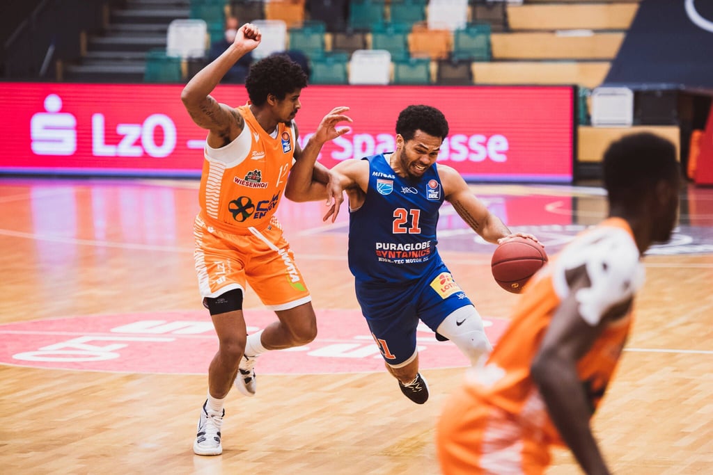 Quinton Hooker zieht für den MBC zum Korb.