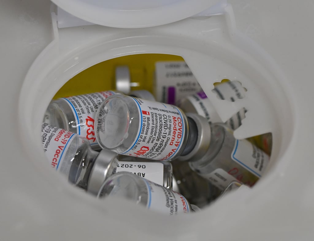 Das Land Sachsen-Anhalt erhält mehr Impfstoff. Im Salzlandkreis müssen Impdstationen allerdings den Betrieb drosseln, weil Ampullen fehlen.