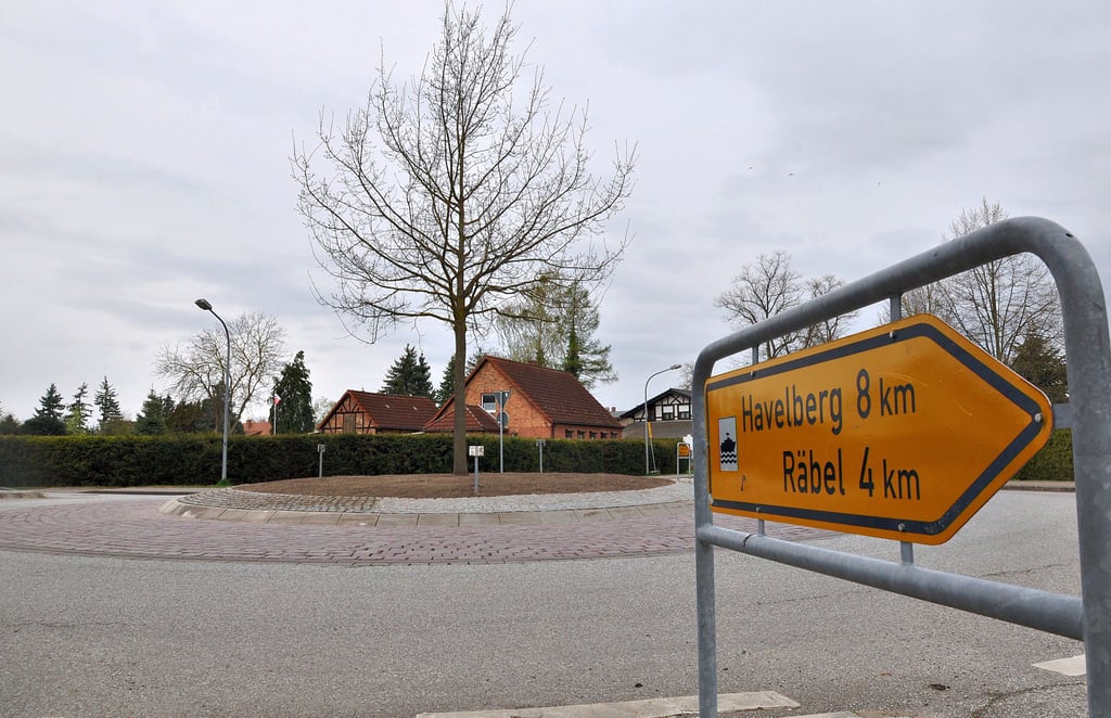 Die Initiative ?Zukunft-Pflanzen? widmet sich noch im Mai der Insel des Kreisverkehrs in Werben: Die Gruppe begrünt den Bereich. Die Stauden-Pflanzen sind bereits bestellt. Eine höhergestaffelte Mischpflanzung ist vorgesehen.