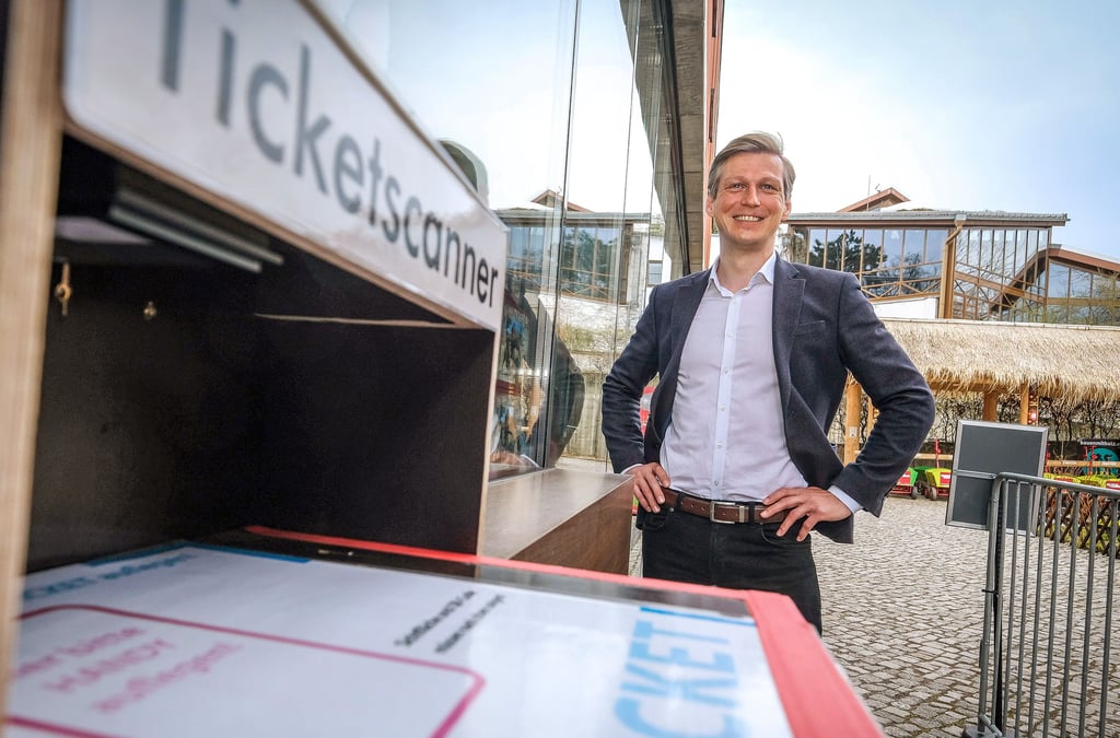 Sebastian Pahlke ist einer der Gründer des halleschen Unternehmens Tivents, das das komplette Ticketsystem für den Zoo entwickelt hat.