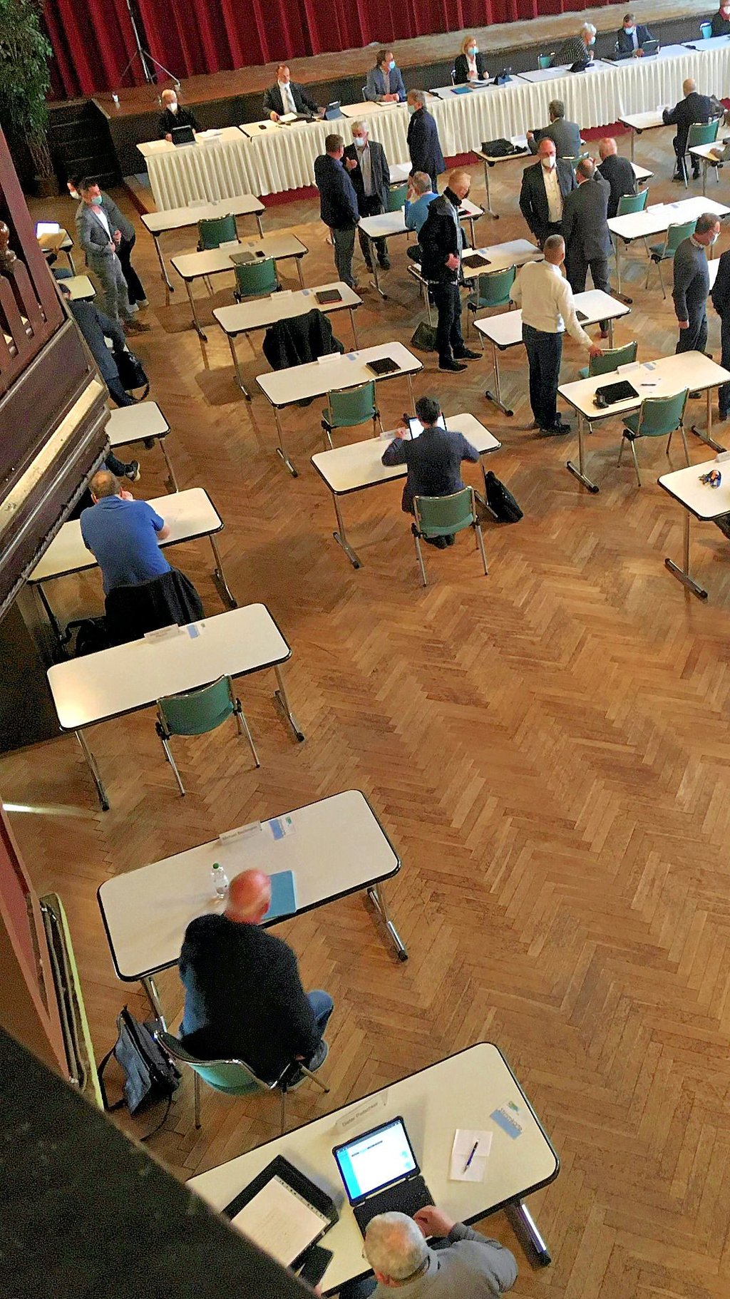 Statt wortgewaltiger Statements und Zoff um die Finanzen herrschte am Mittwoch Einigkeit beim Kreistag im Kurhaus Bernburg.