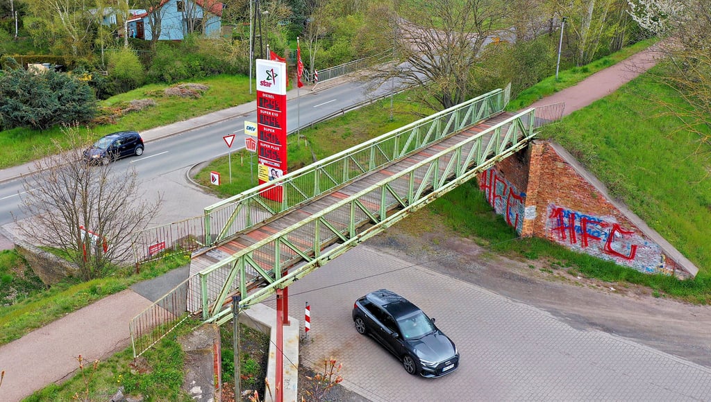 Die denkmalgeschützte Brücke des Sommerradweges in Helbra ist Teil des Sanierungsplanes.