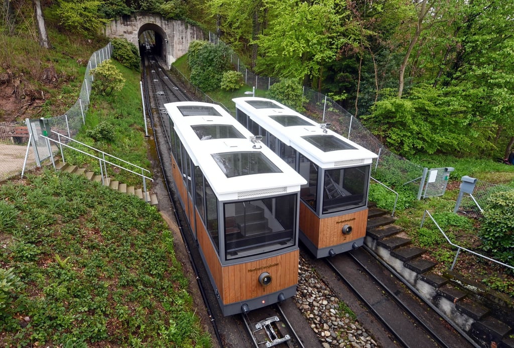 Die Merkurbergbahn in Baden-Baden wurde erneuert. Für Menschen mit Handicap oder Eltern mit Kinderwagen gibt es nun einen barrierefreien Zugang.