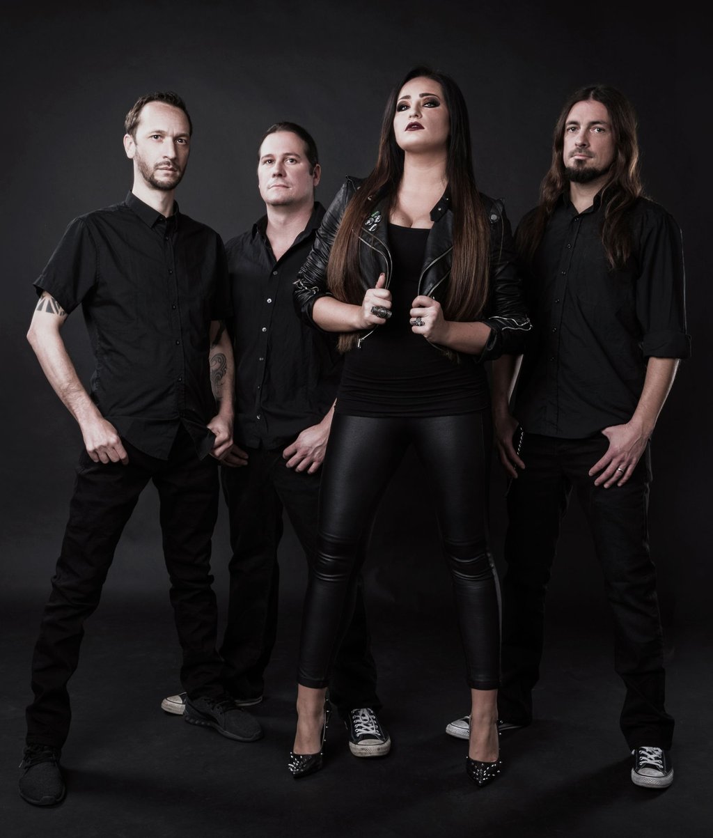 Autumn Bride haben mit „Undying“ ihr Debütalbum veröffentlicht.