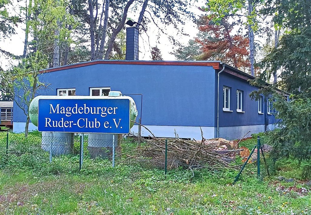 Blick auf das Bootshaus des Magdeburger Ruder-Clubs. Im städteplanerischen Rahmenplan war es für den Abriss vorgesehen.