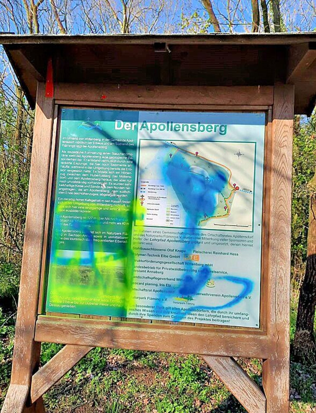 Erklärtafeln sind beschmiert und Bänke