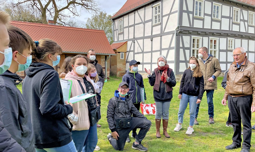 Sekundarschüler besuchten die Alte Pfarre in Möckern, um mehr über die Vergangenheit zu erfahren..