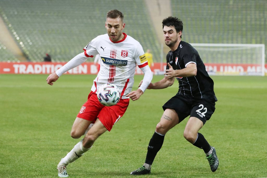 HFC-Stürmer Michael Eberwein (l.), hier beim Hinspiel-Sieg bei Türkgücü, hat seine Startelf-Chance zuletzt genutzt.