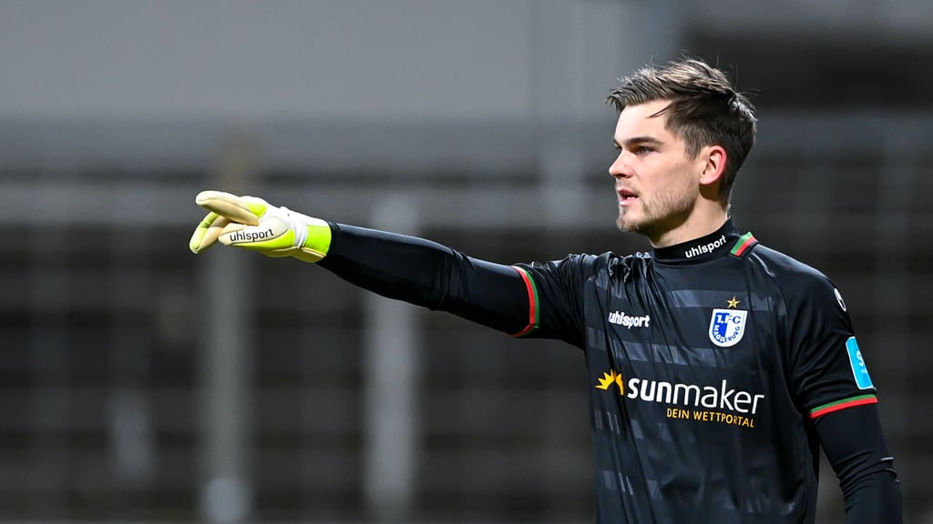 Nach zwei Jahren ist Schluss beim FCM: Torwart Morten Behrens zieht es in die 2. Bundesliga.