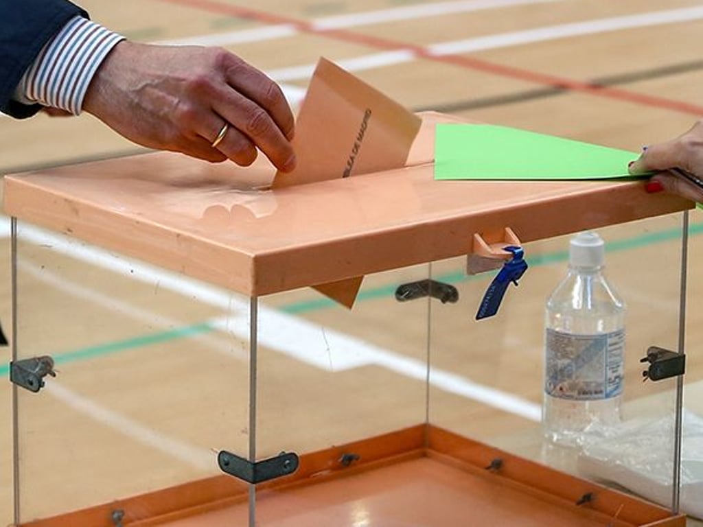 Transparente Urnen, wie hier in Spanien, sind in Deutschland verboten.