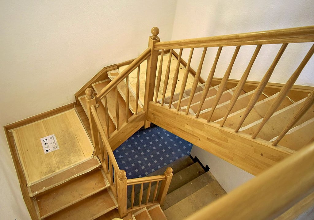 Im Altbau wurde eine neue Treppe eingebaut.
