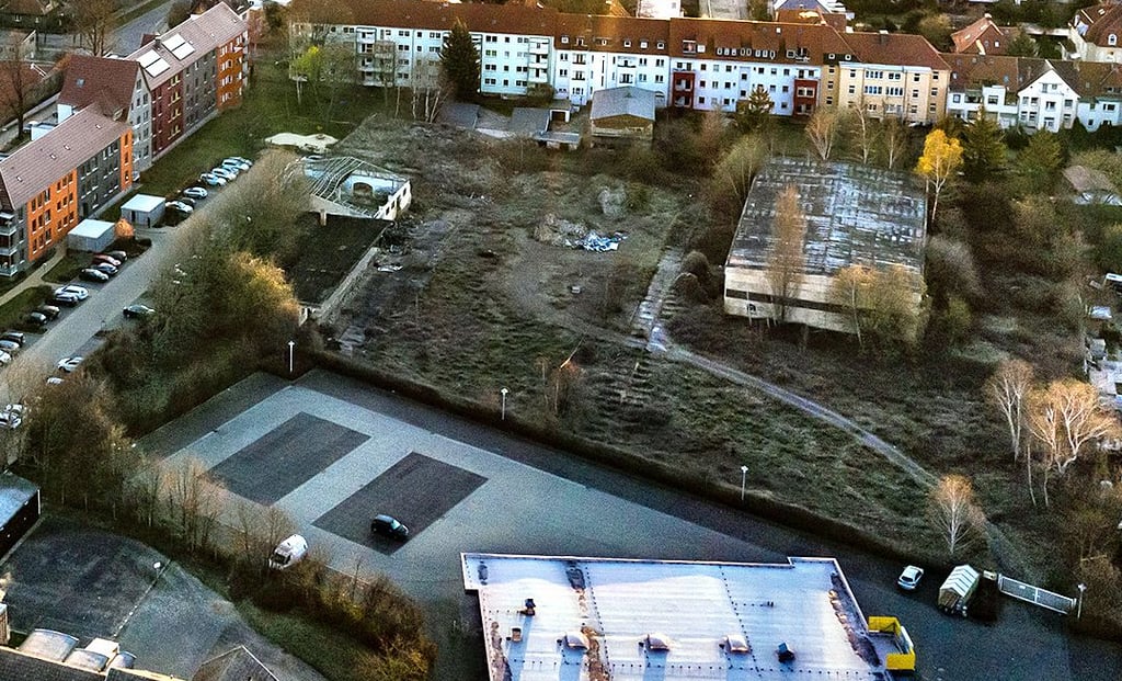 Blick auf Dippes Hof den Bereich zwischen Minna-Bollmann-Straße (links), Windhorststraße (oben) und dem netto-Markt an der Westerhäuser Straße (unten im Bild).