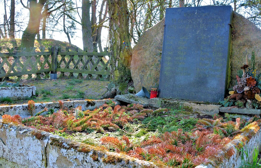 Der Soldatenfriedhof Günthersberg bei Wiepke bedarf dringend einer Sanierung, um die sich nun der Ortschaftsrat kümmern will. Auch soll dort künftig mit einem kurzen Abriss an die Ereignisse am 14. April 1945 erinnert werden.