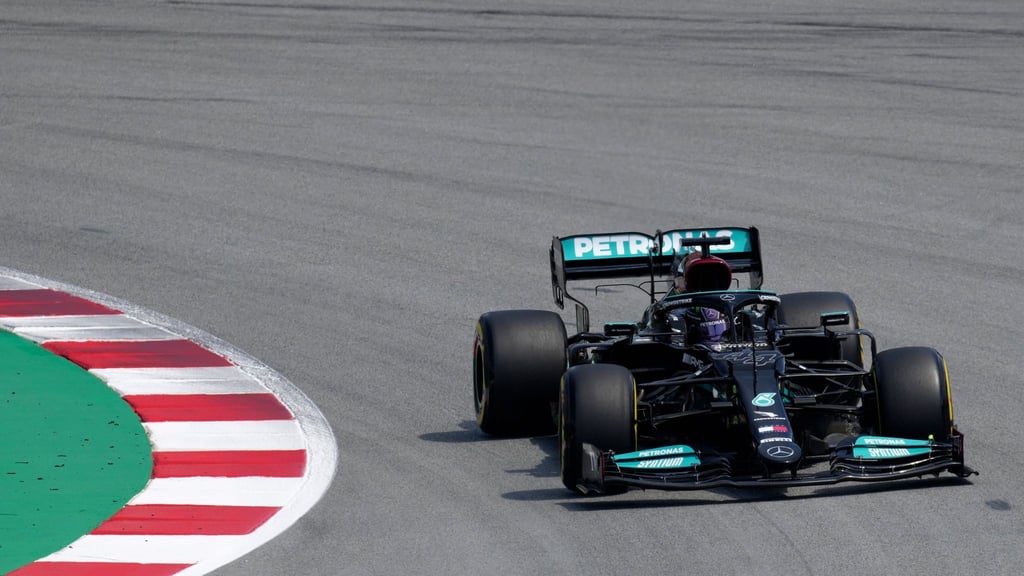 Lewis Hamilton greift in Barcelona die Pole Position an.