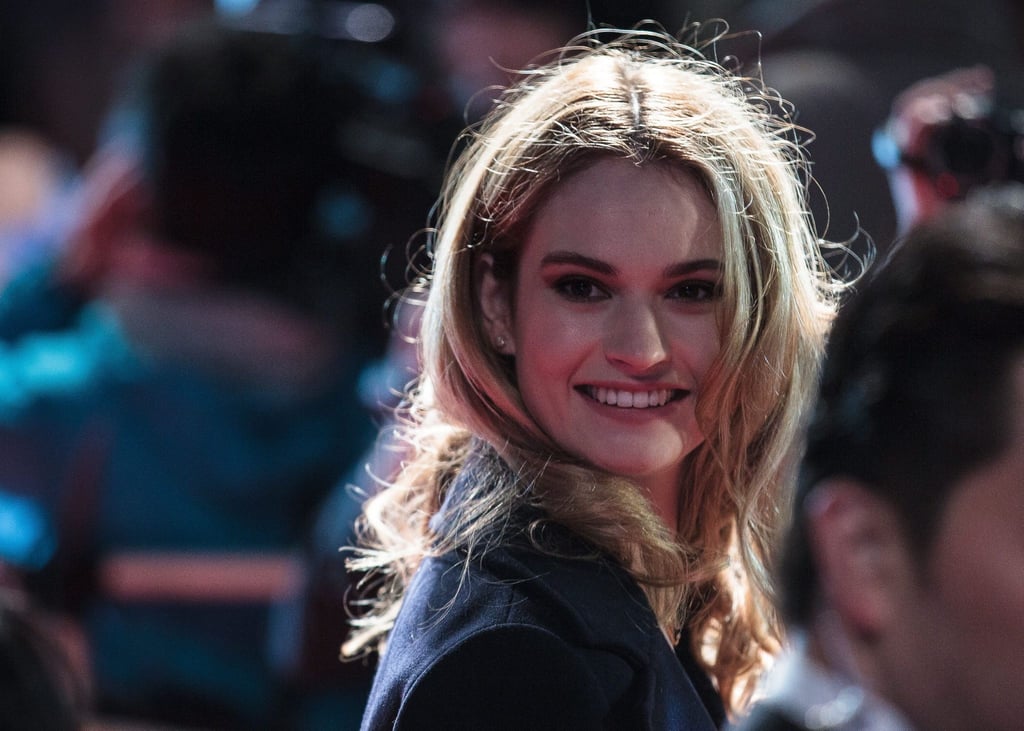 Schasupielerin Lily James bei der Premiere von „Cinderella“ 2015 in Tokio.