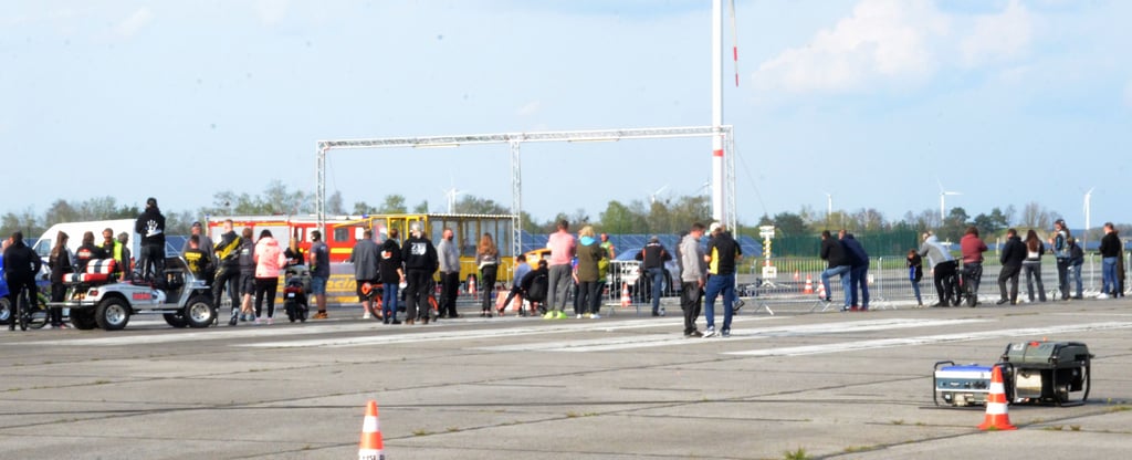 Am 1. und 2. Mai haben auf dem Zerbster Flugplatz Viertelmeile-Rennen stattgefunden. Das hat zu kontroversen Diskussionen geführt.