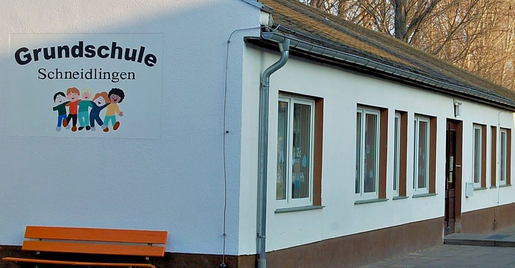 Der Verein will das Gebäude der ehemaligen leeren Schule zu einem Mehrgenerationenhaus umbauen.