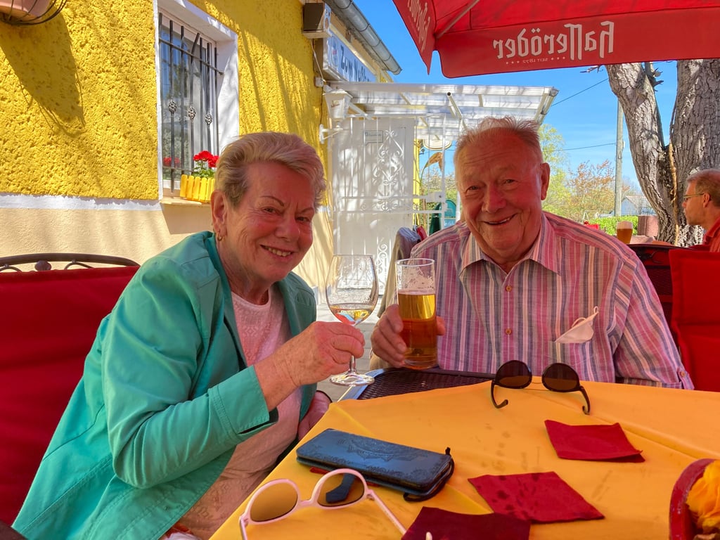 Elvira und Eberhard Schulze freuten sich darüber, in einem Lokal einkehren zu können.