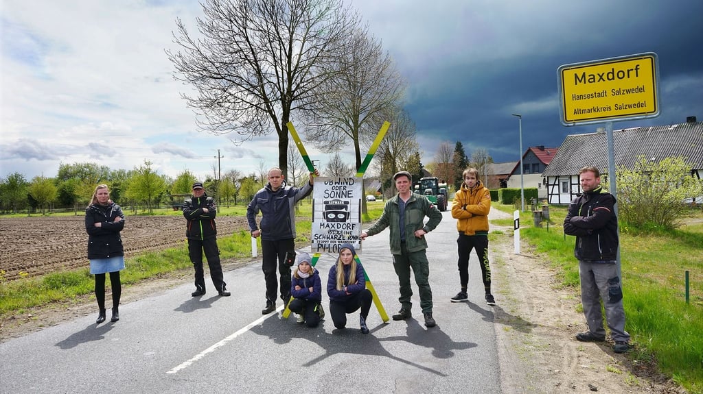 Über dem beschaulichen Maxdorf braut sich was zusammen: Ein Investor möchte rund um den Flächen im Ort einen großen Solarpark errichten. Das aber passt vielen Anwohnern gar nicht.