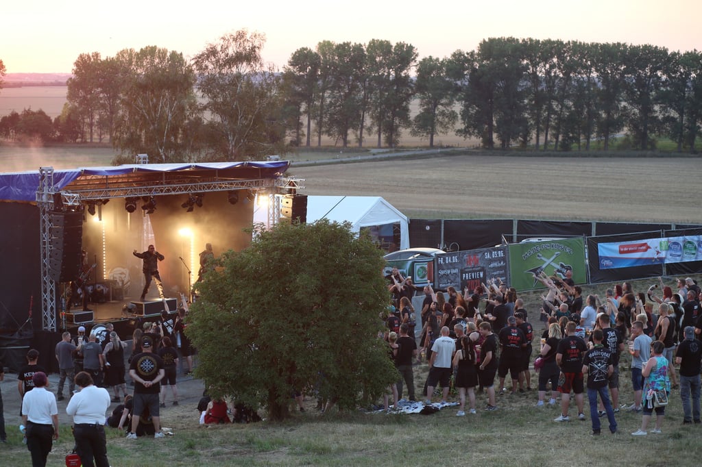 Am Bunker-Silo zwischen Heimburg und Derenburg im Landkreis Harz feierten Metal-Fans 2020 erstmals ein Open-Air.