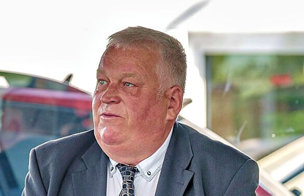 Uwe-Ives Schöne