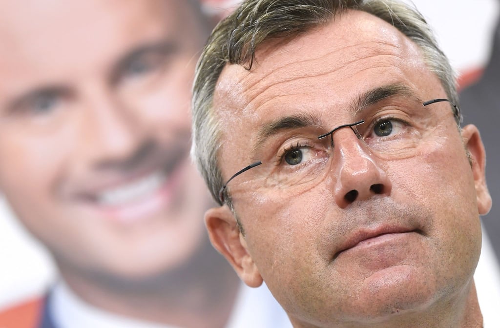 Mitten in einem Machtkampf in der rechten FPÖ hat der österreichische Politiker Nobert Hofer seinen Rückzug als Parteichef angekündigt.