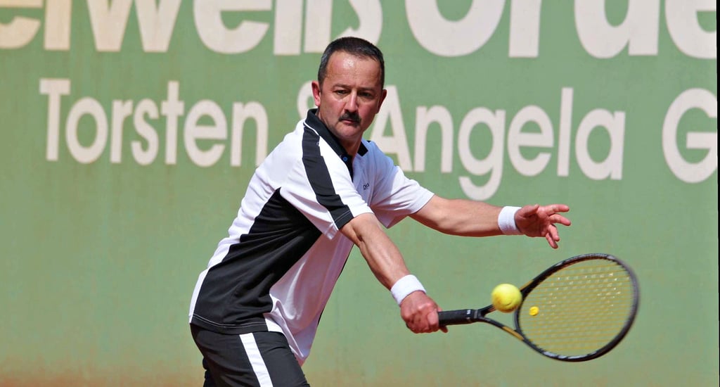 Die Tennisspieler im Land wie Markus Gladisch, der mit den Herren 50 des TC Grün-Weiß Burg in der Landesoberliga ins Rennen geht, haben eine Verabredung: Am Freitag, 11. Juni, beginnt die Sommersaison 2021.