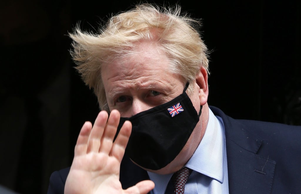Boris Johnson, Premierminister von Großbritannien, verlässt die 10 Downing Street auf dem Weg ins britische Unterhaus.