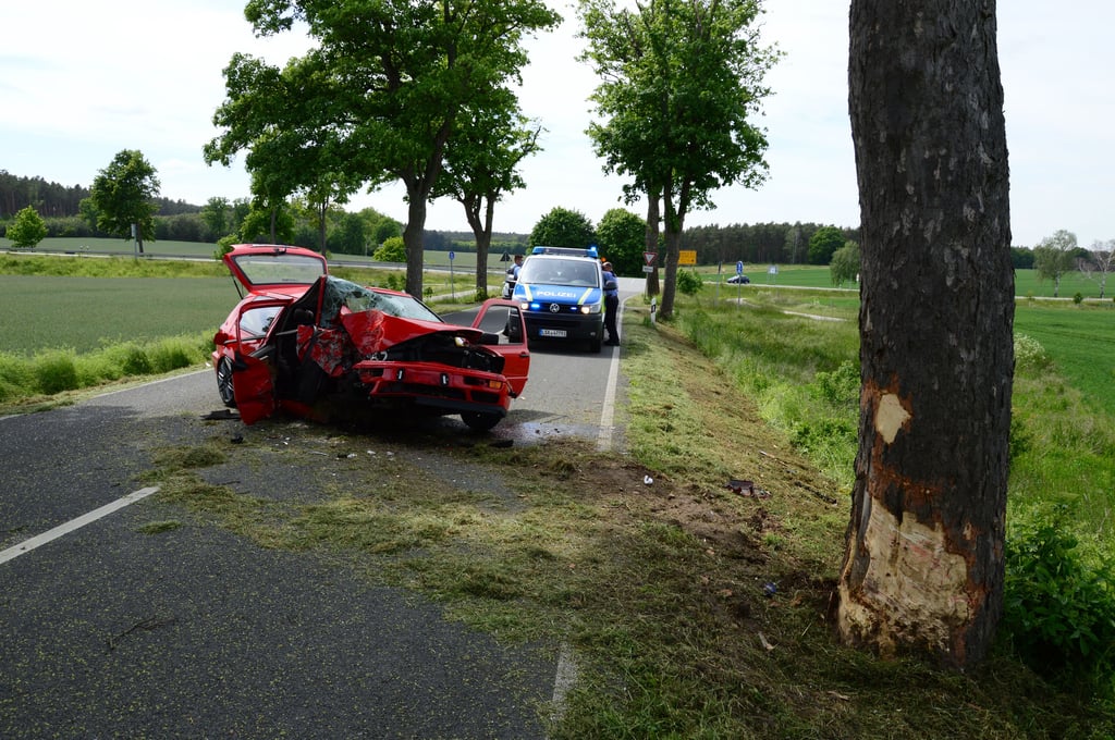 Wie durch ein Wunder erlitt der Fahrer nur einige Prellungen.