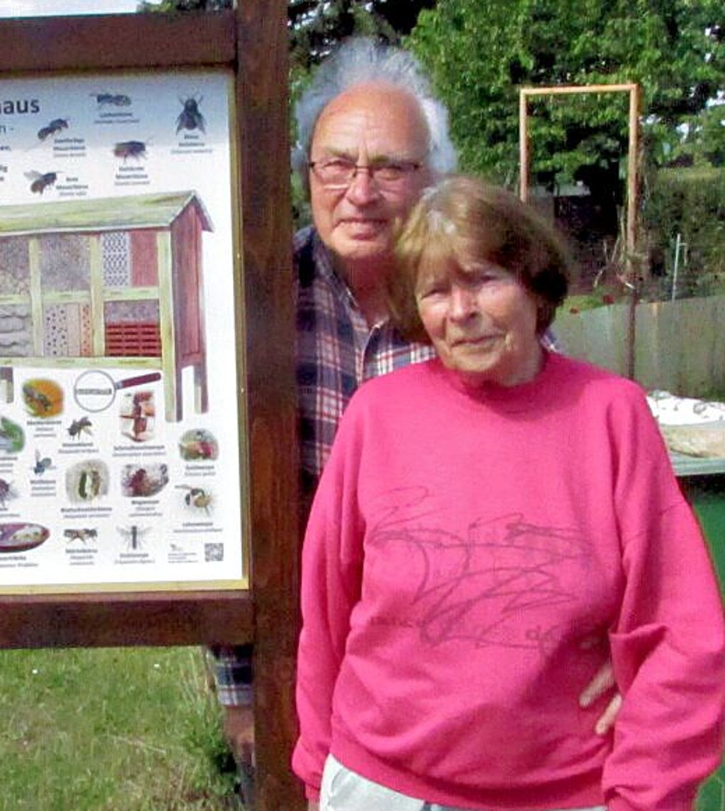 Karl-Heinz Roseneck und seine Frau Ursula haben sich ganz besonders um die Einrichtung des Naturgartens verdient gemacht, in dem es sogar Eidechsenburgen gibt.