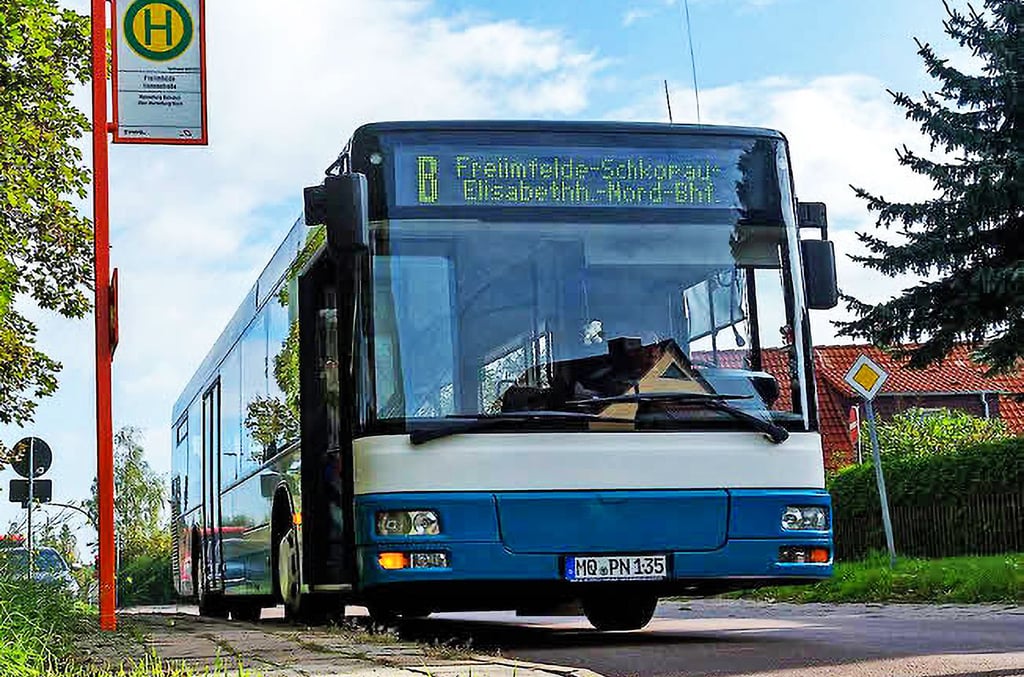 Derzeit meiden noch viele potentielle Fahrgäste den Bus. Der PNVG-Chef vermutet: aus Angst vor Ansteckung.