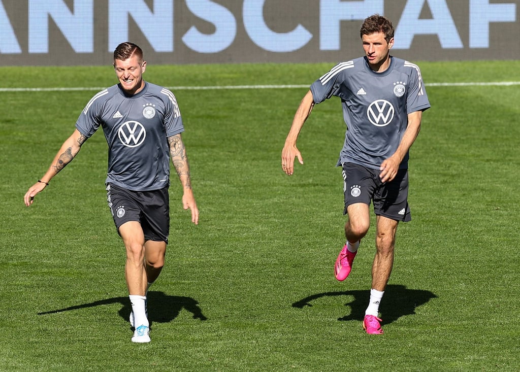 Wieder dabei: Toni Kroos (l) und Thomas Müller in Aktion.
