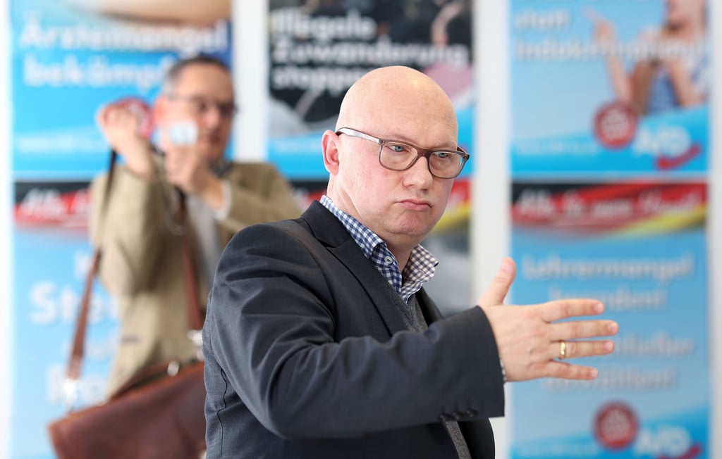 AfD-Spitzenkandidat Oliver Kirchner grenzt sich etwa beim Thema Zuwanderung im Landtagswahlkampf 2021 in Sachsen-Anhalt deutlich ab von den anderen Parteien.
