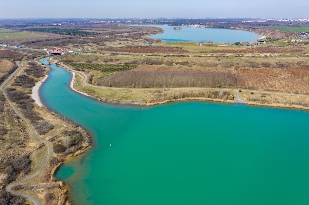 Der Störmthaler und der Markkleeberger See südlich von Leipzig werden am Wochenende wieder für das Baden und Bootfahren freigegeben.