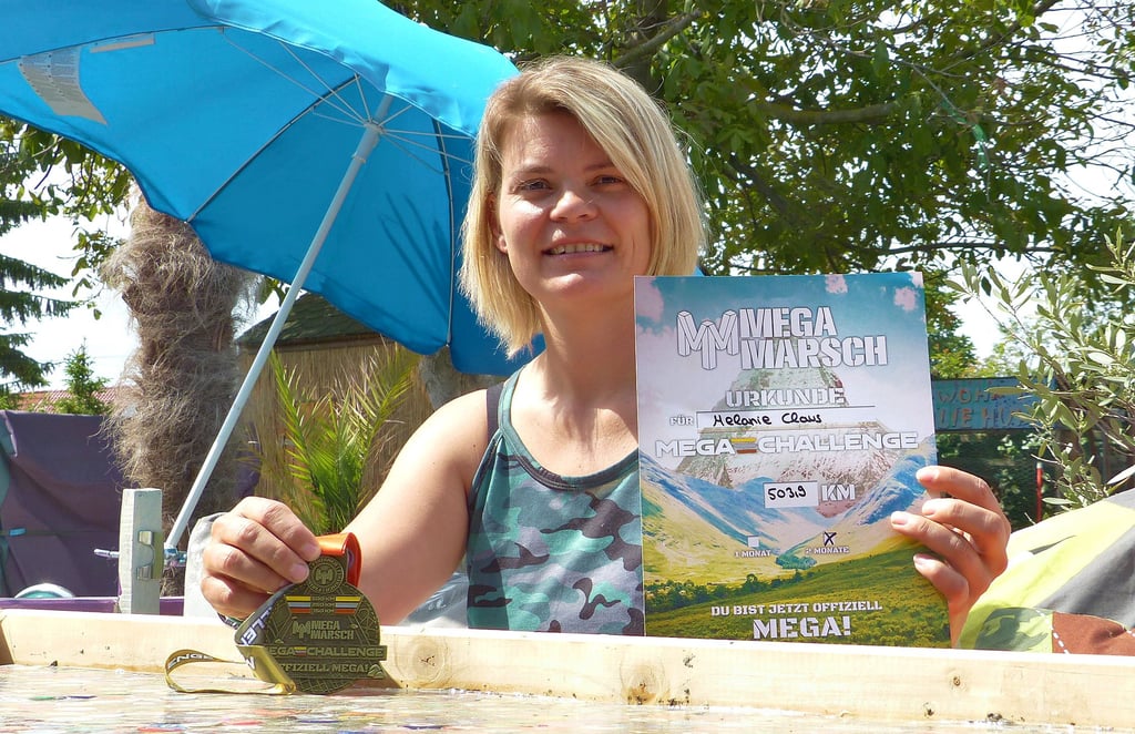 Melanie Claus aus Greppin hat am Mega Marsch teilgenommen und 500 Euro für das Kinderhospiz Bärenherz erlaufen.