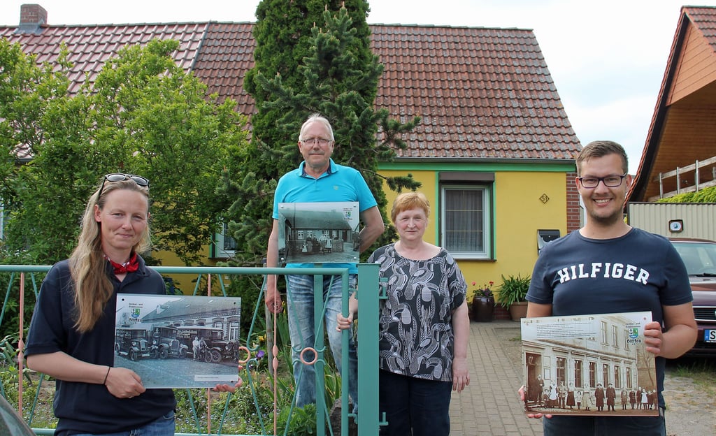 Aileen Lemme (von links), Bernd und Petra Michelmann sowie Alexander Wittwer freien sich über die Projektergebnisse.