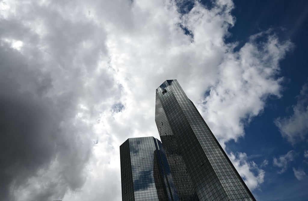 Die Deutsche Bank rechnet nach einem Urteil des Bundesgerichtshofs zu Gebührenänderungen bereits in diesem Jahr mit Belastungen in dreistelliger Millionenhöhe.