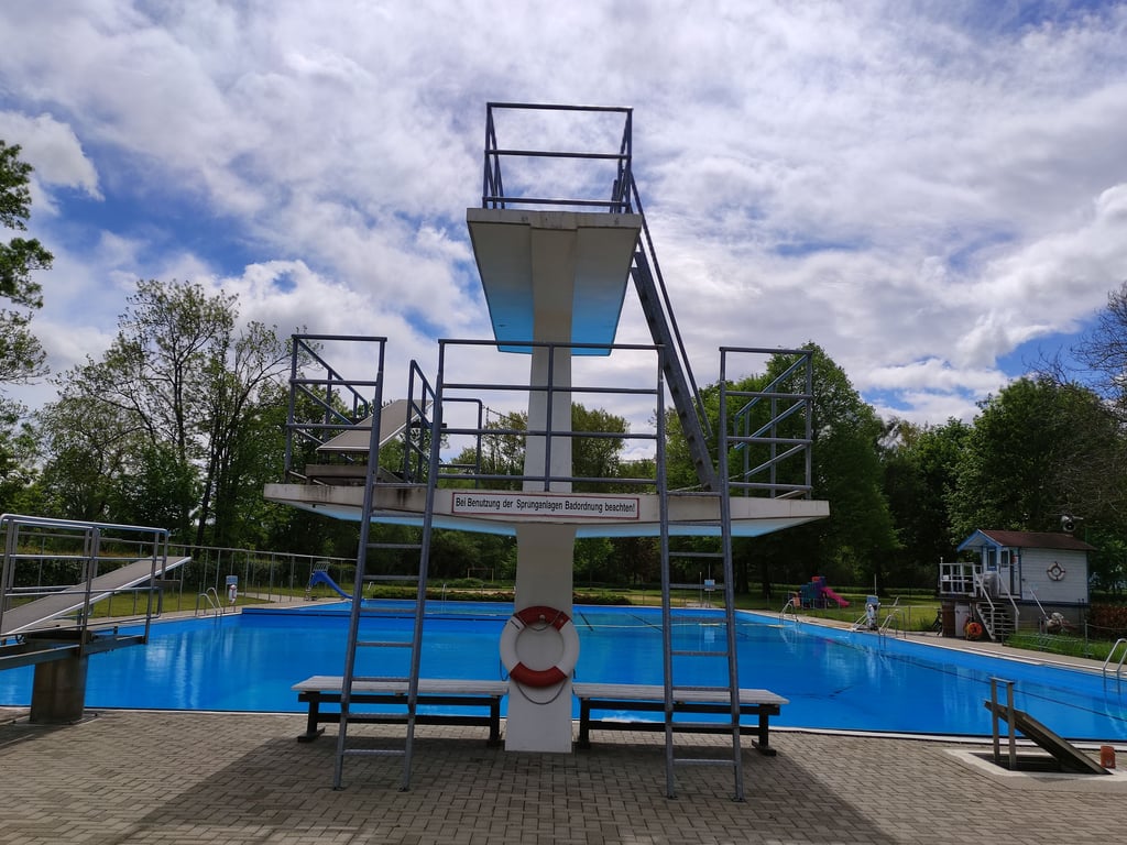 Das Sommerbad in Osterwieck ist schon längst startklar. Am Wochenende dürfen endlich die ersten Badegäste kommen.