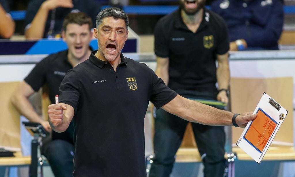 Musste mit Deutschlands Volleyballern eine weitere Pleite hinnehmen: Bundestrainer Andrea Giani.