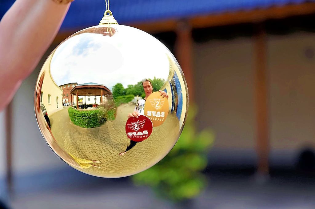 Die Kugeln für die Bäume sind in diesem Jahr golden.