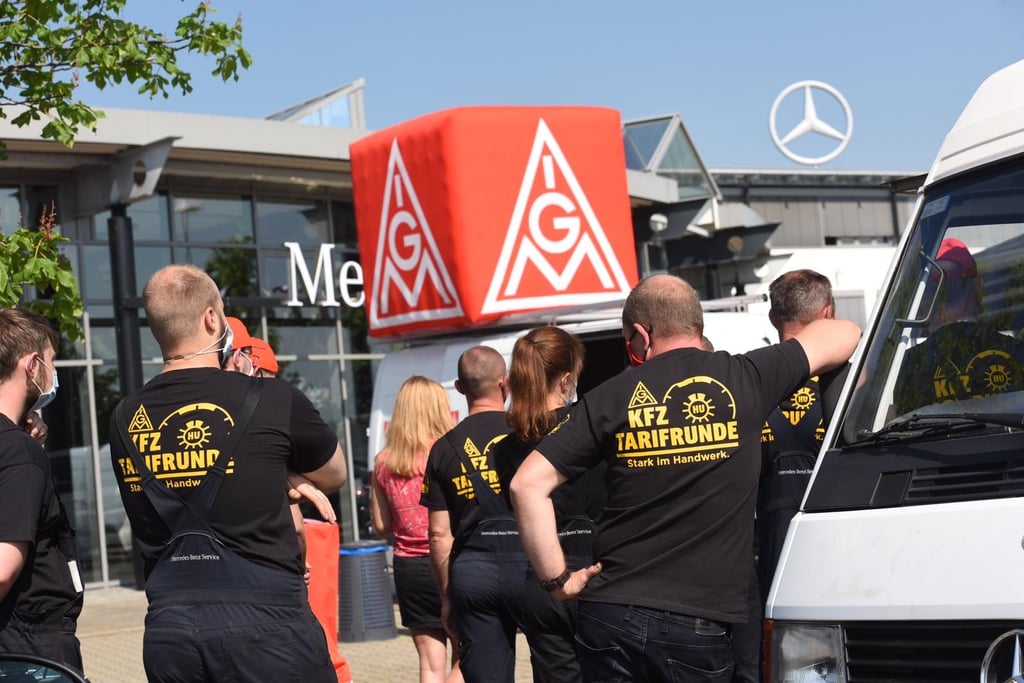 Streik im Mercedes-Autohaus in halle