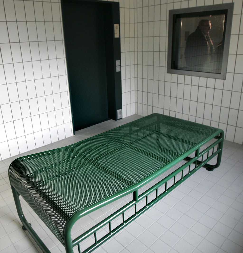 Blick in einen sogenannten Kriseninterventionsraum im Maßregelvollzug in Bernburg