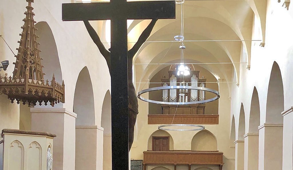 Das Innere der Kirche Hillersleben mit der Böttcherorgel.